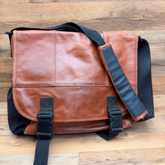 Vintage Wilsons Leather Cross Body Messenger Bag Brown Leather Messenger Bag - Picture 2 of 9